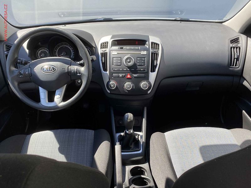 Kia Ceed (2010) 1.4 CVVT, Klima - fotka 8 z 15