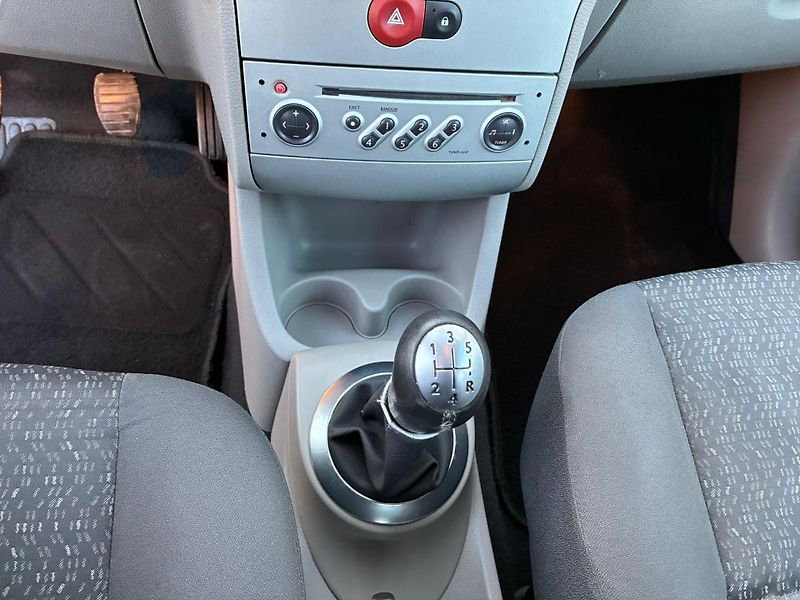Renault Modus (2005) 1.2i 55KW, VYHŘIVANÉ SEDADLA - fotka 25 z 28