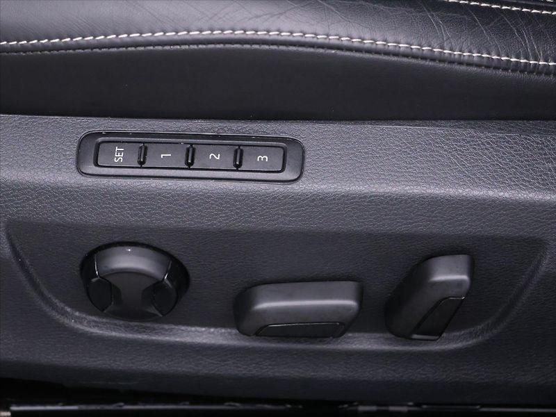Škoda Superb 2,0 TDI 140kW DSG 4x4 L&K DPH - fotka 15 z 44