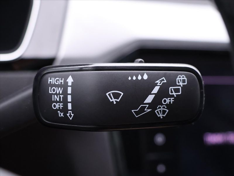 Volkswagen Passat 2,0 TDI DSG Virtual Business - fotka 19 z 36