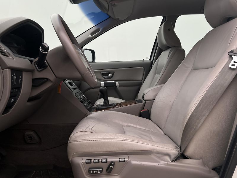 Volvo XC90 D5 AWD SUMMUM REZERVACE - fotka 3 z 30