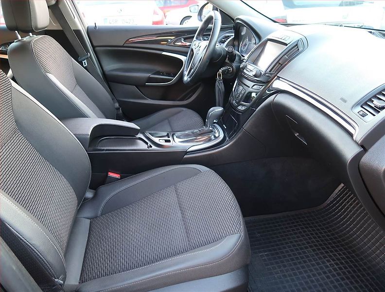 Opel Insignia (2017) 2.0 CDTI, 4X4, Automat - fotka 9 z 21
