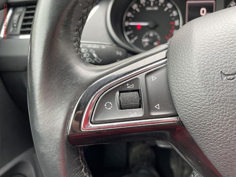 Škoda Octavia (2014) 2.0 TDi, Elegance, +kola - fotka 14 z 21