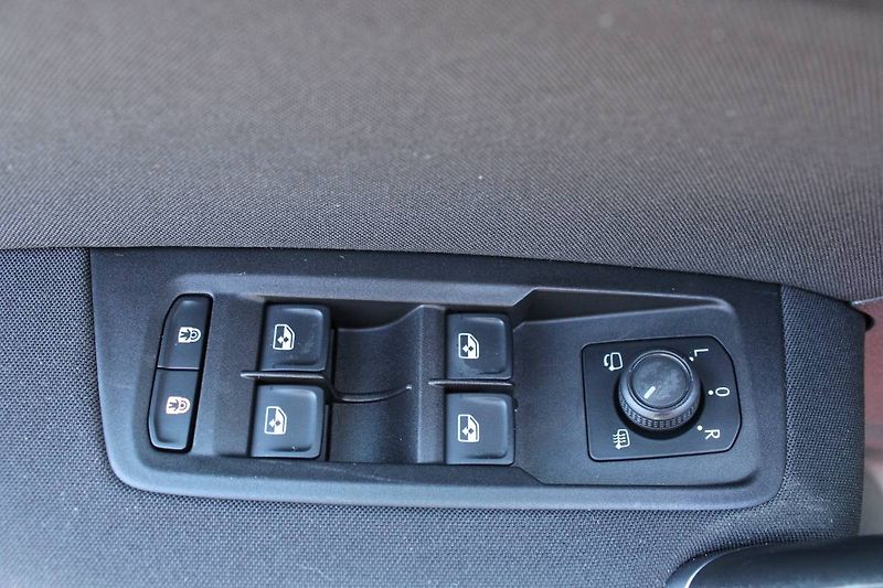 Volkswagen Touran (2022) 2.0 TDI 110kW DSG tažné - fotka 11 z 35
