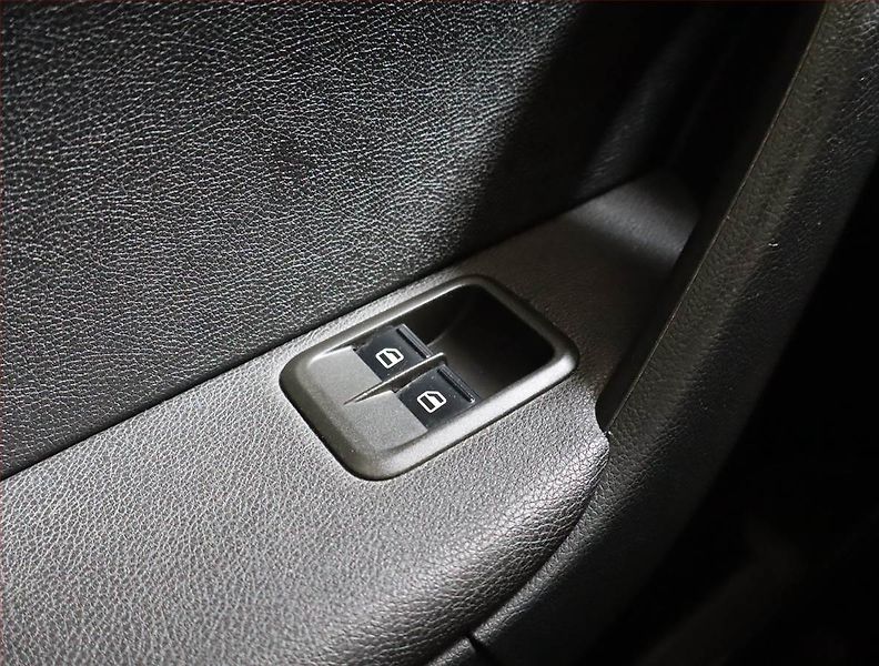 Škoda Yeti (2011) 2.0 TDI, Park. senzory - fotka 13 z 16