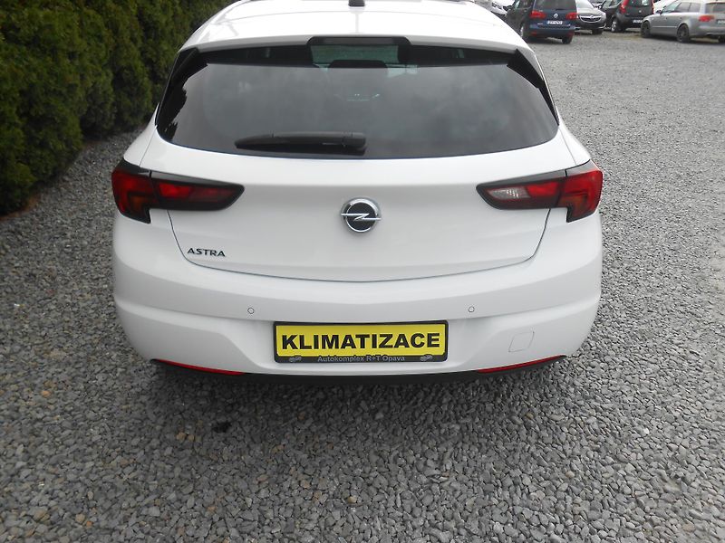 Opel Astra 1.2,KAMERA,NAVI,62TKm - fotka 6 z 38