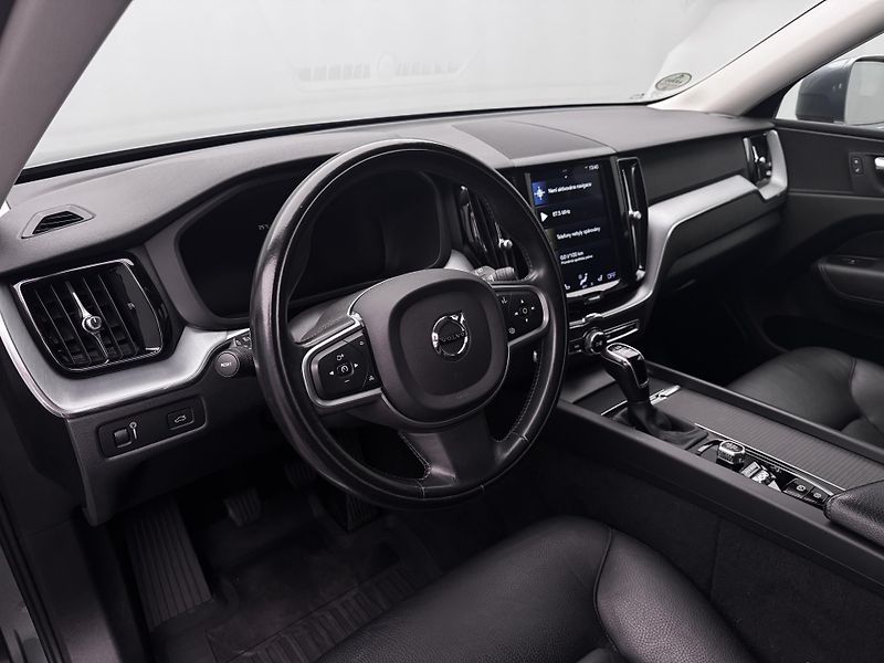 Volvo XC60 D4 AWD MOMENTUM PRO  - fotka 21 z 42