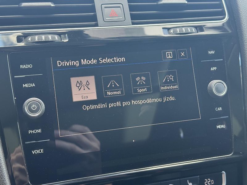 Volkswagen Golf (2017) VII 1.4TSi MAN Highline, RZV - fotka 39 z 51