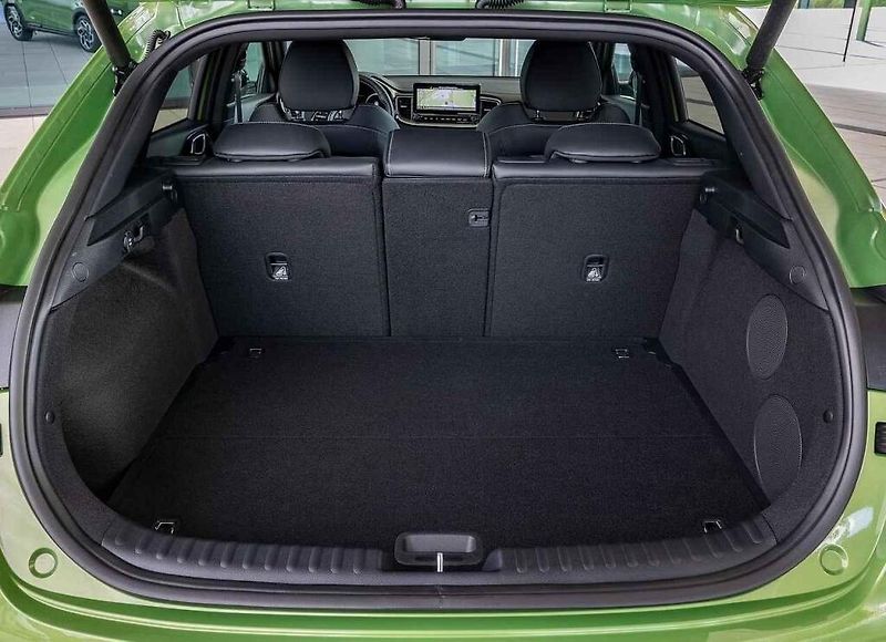 Kia XCeed. Výrazná maska chladiče dává autu sportovní charakter.