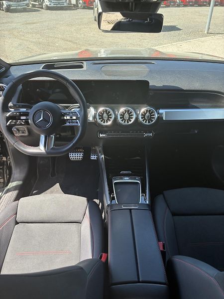 Mercedes-Benz GLB (2025) 200d 4MATIC - fotka 9 z 13