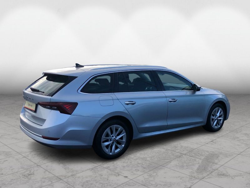 Škoda Octavia 2,0TDi 110kW STYLE DSG - fotka 2 z 29