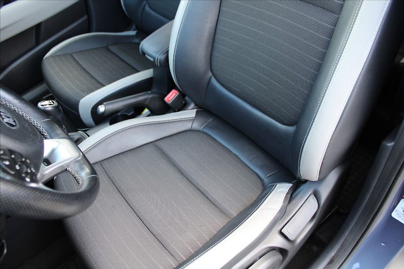 Kia Stonic 1,4 i  NOVÉ V ČR,PREMIUM,34TKM - fotka 24 z 33