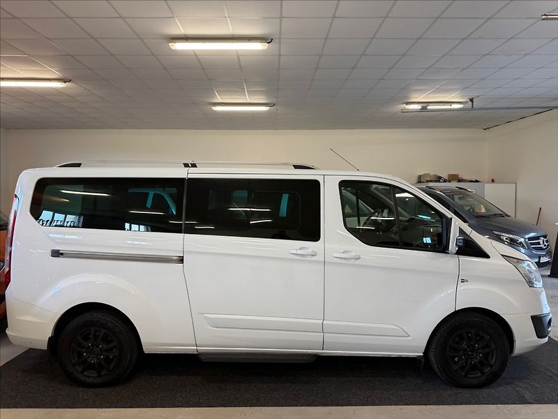 Ford Tourneo Custom 2,2 L2,Titanium, 92kW - fotka 4 z 26