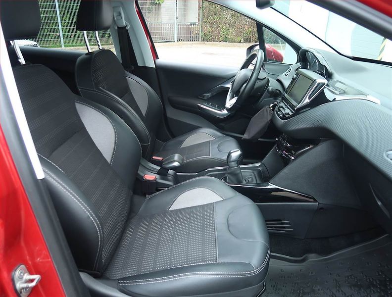 Peugeot 2008 (2016) 1.6 BlueHDi, Serv.kniha - fotka 9 z 20