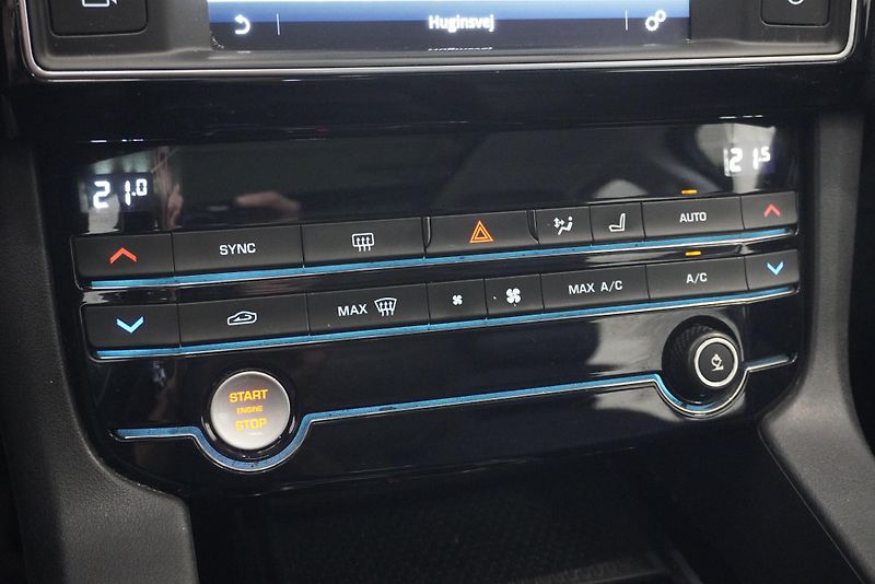 Jaguar F-Pace 3.0D 221 kW 4x4 AUTOMAT 8st. - fotka 22 z 36