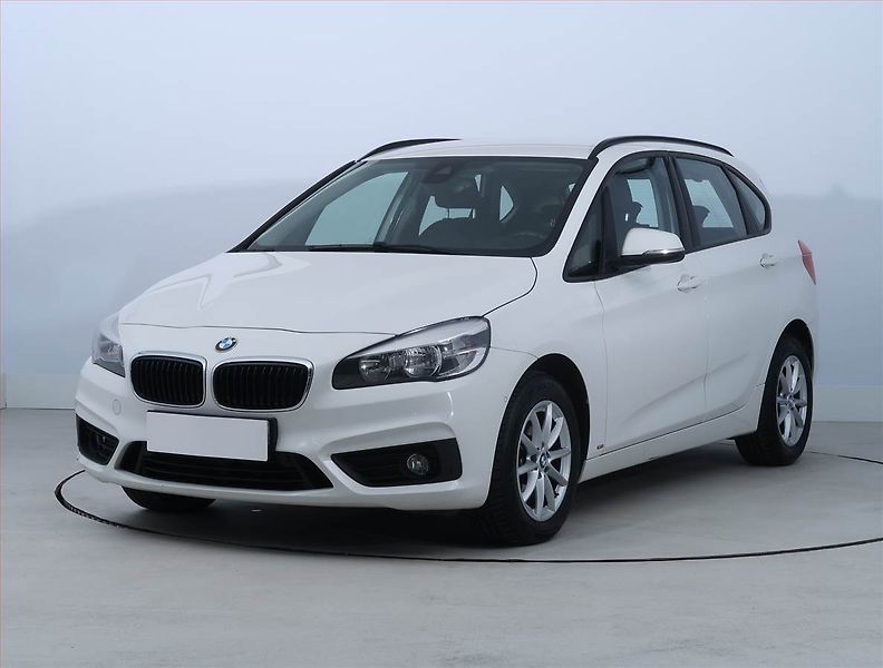 BMW Řada 2 (2017) 218d Active Tourer, Automat - fotka 2 z 23