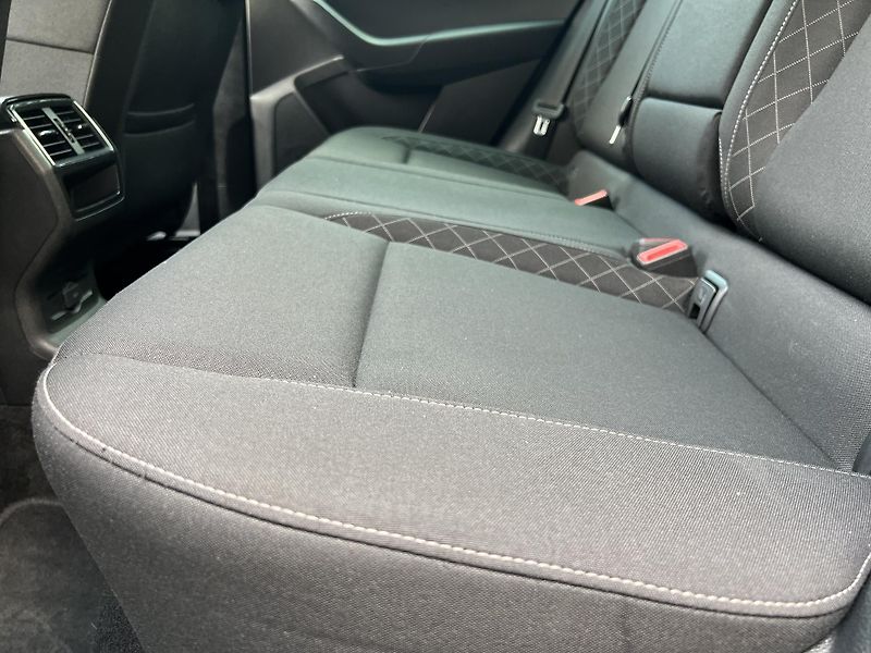Škoda Karoq Style 1.5TSi DSG KAMERA NAVI - fotka 31 z 50