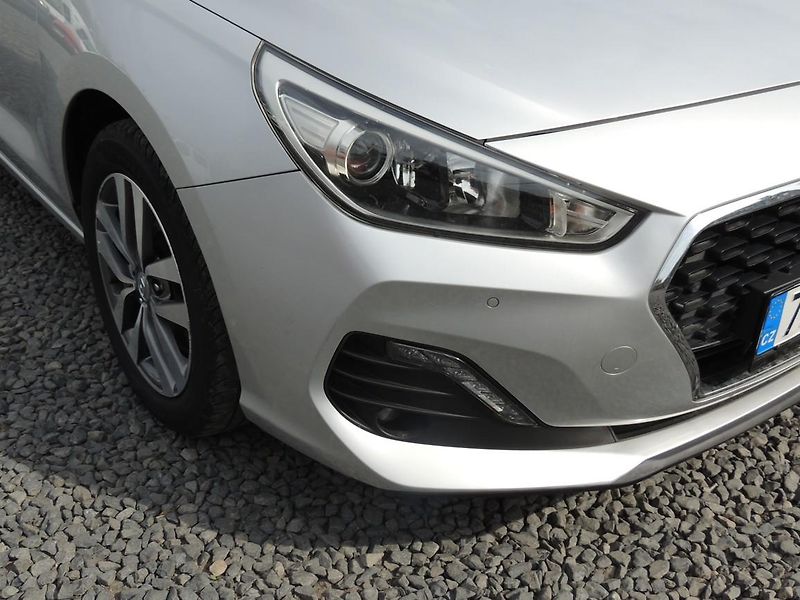 Hyundai i30 (2019) Combi 1.6CRDi,100kw,automat,ČR - fotka 12 z 52