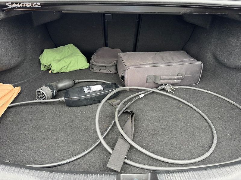 Mercedes-Benz Třídy C 300e AMG paket odpočet DPH - fotka 29 z 29