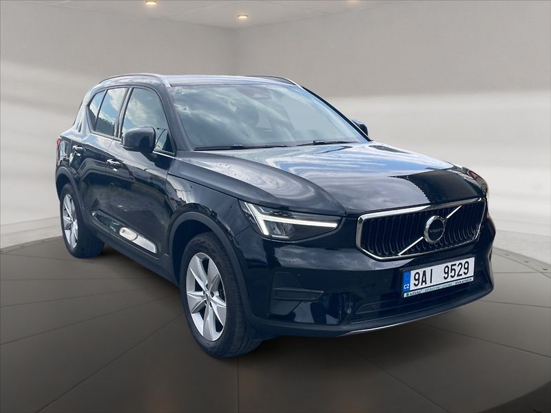 Volvo XC40 2,0 B4 Core AT - fotka 1 z 11