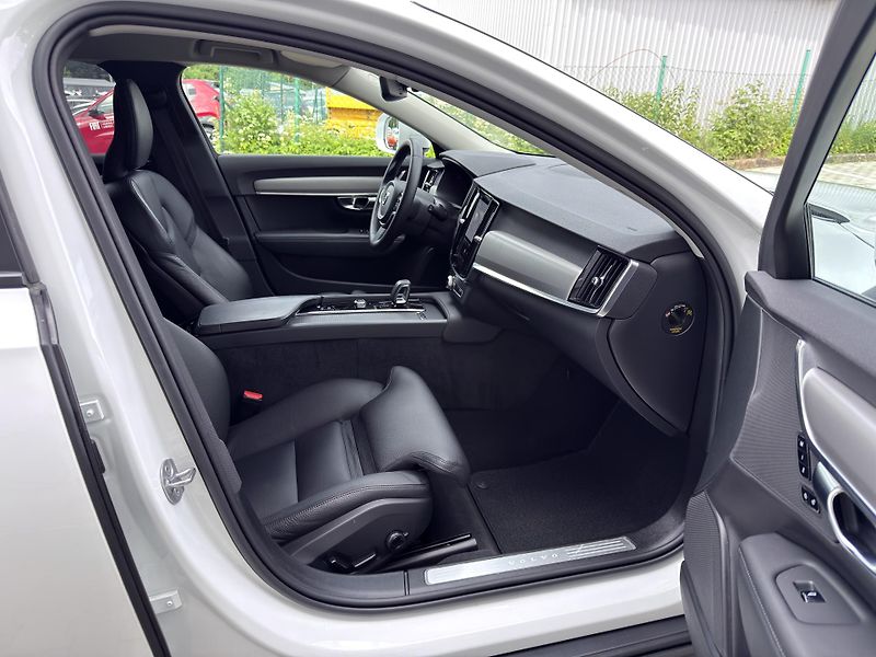 Volvo V90 CC B5 AWD (benzín) //REZERVACE - fotka 20 z 46
