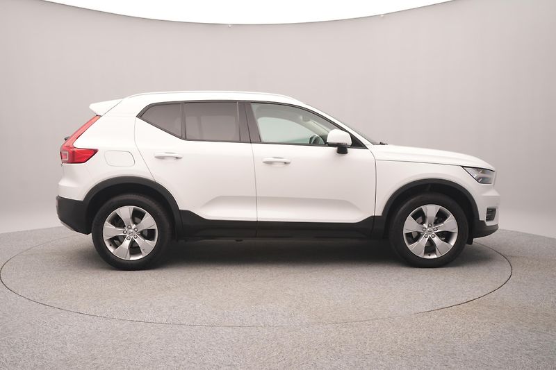 Volvo XC40 T3 MOMENTUM REZERVACE - fotka 11 z 47