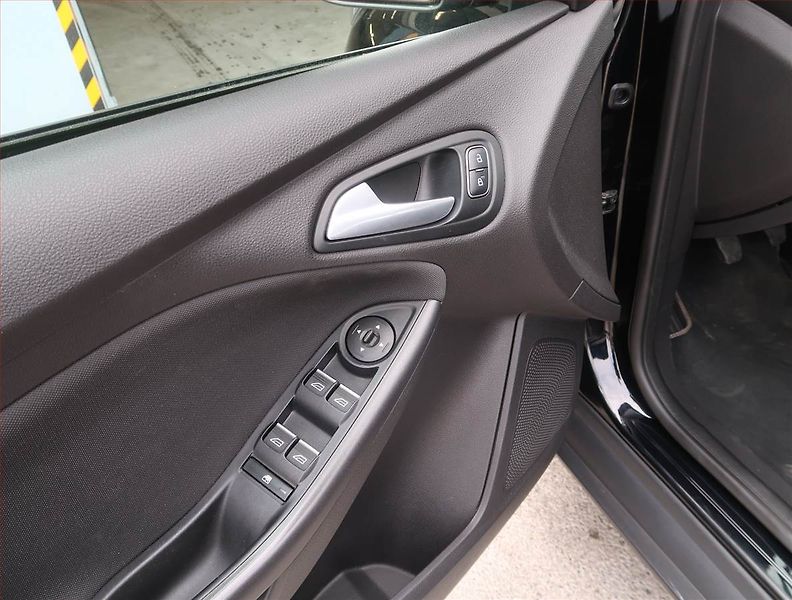 Ford Focus (2015) 1.5 TDCi, Serv.kniha, Navi - fotka 15 z 17