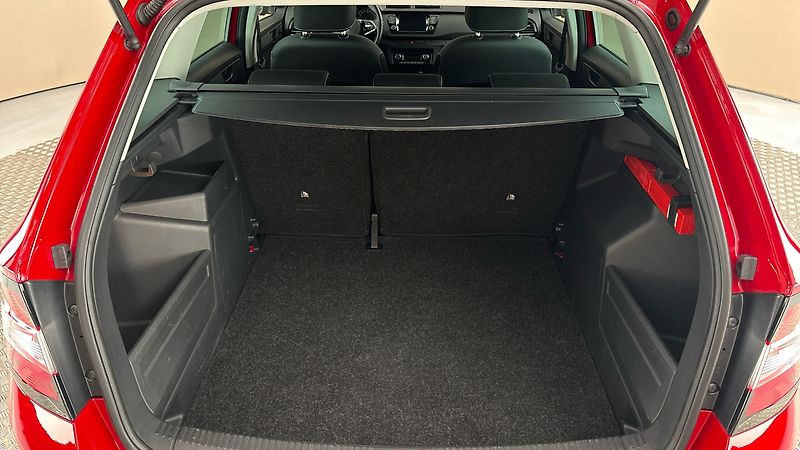 Škoda Fabia 1.0 TSI Ambition Combi - fotka 17 z 23