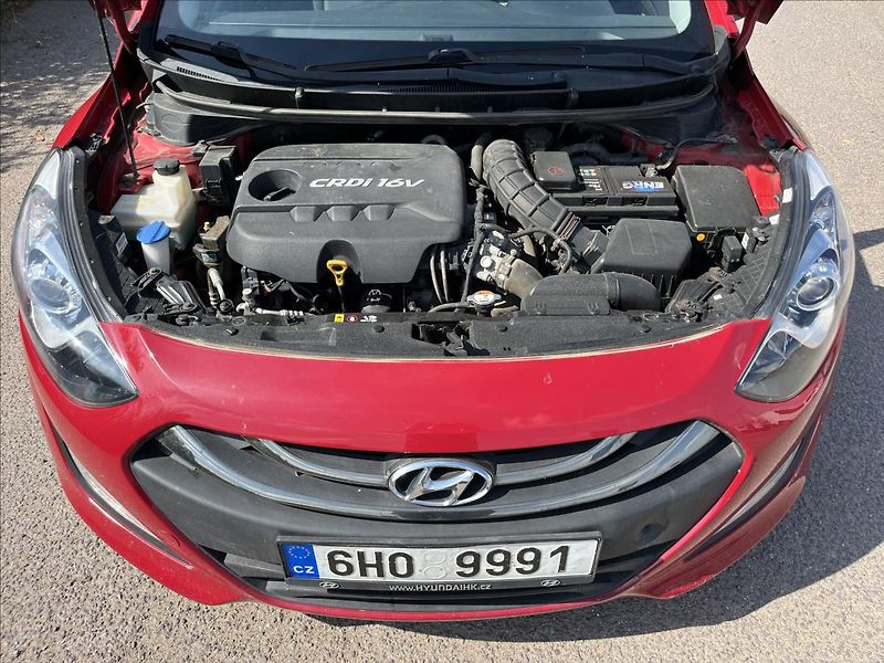 Hyundai i30 1,6 CRDi ČR ALU KAMERA 2x KOLA - fotka 27 z 32