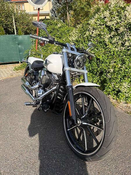 Harley-Davidson FXSB Softail Breakout (2016) - fotka 13 z 16