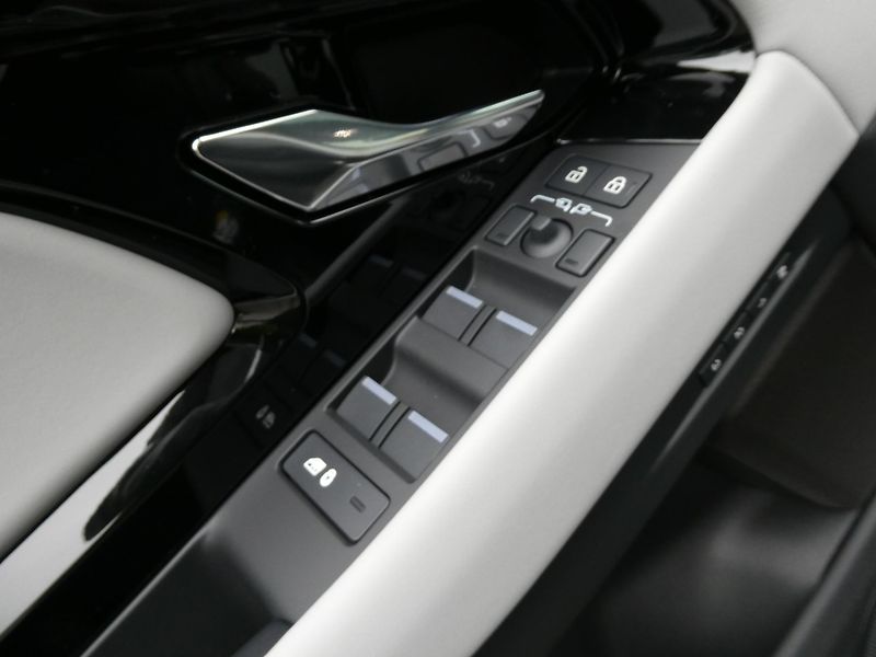 Land Rover Range Rover Evoque 2,0 Dynamic SE D165 aut.4x4 - fotka 12 z 39