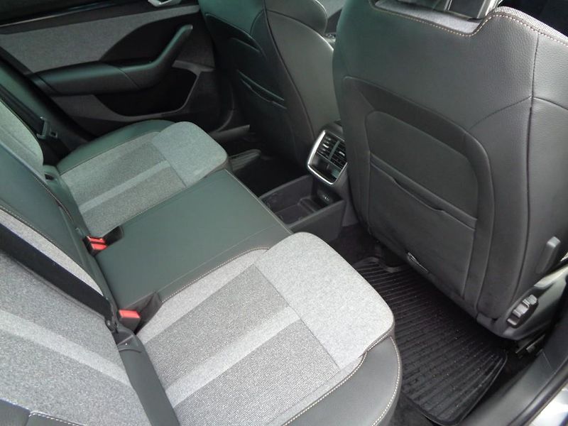 Škoda Octavia 1.5 TSI e-TEC DSG TOP SELECTIO - fotka 21 z 29