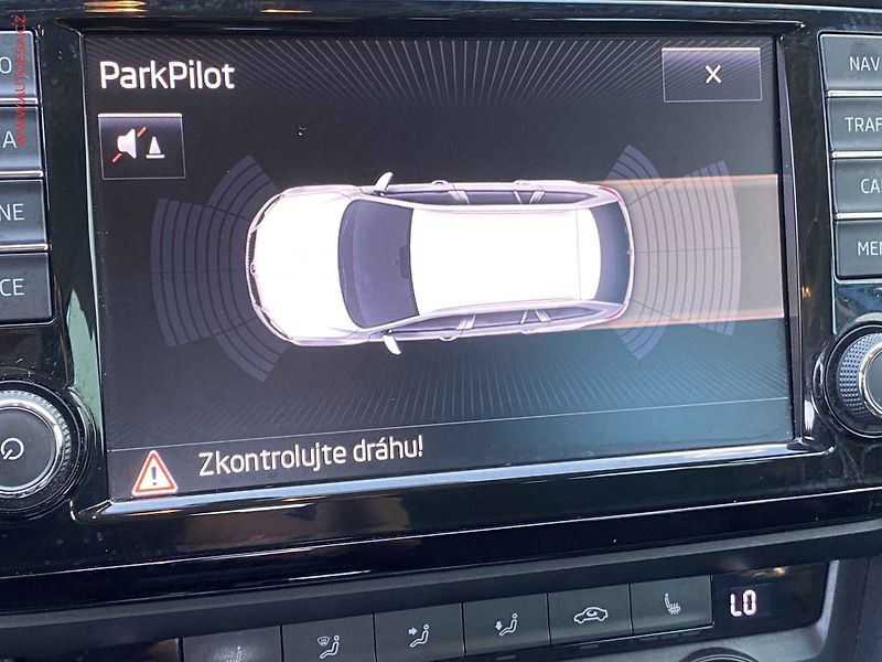 Škoda Octavia (2015) 1.6 TDi, ČR, Elegance, DSG - fotka 17 z 17