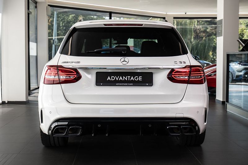 Mercedes-Benz Třídy C 63 AMG T/Burmester/Pano/Carbon - fotka 3 z 19