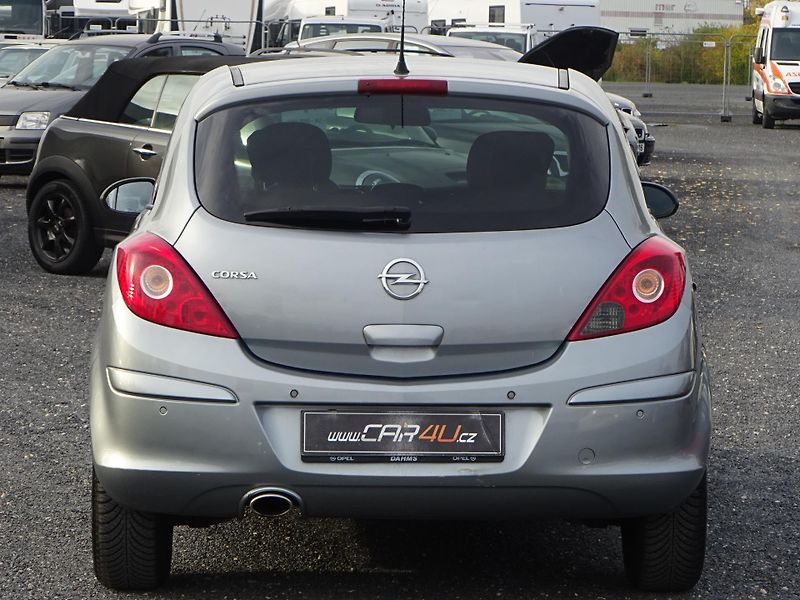 Opel Corsa 1.4i 74kW AUTOMAT SERVISKA - fotka 19 z 26