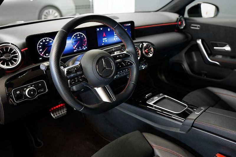 Mercedes-Benz Třídy A (2024) A 200d AMG Line - fotka 17 z 39