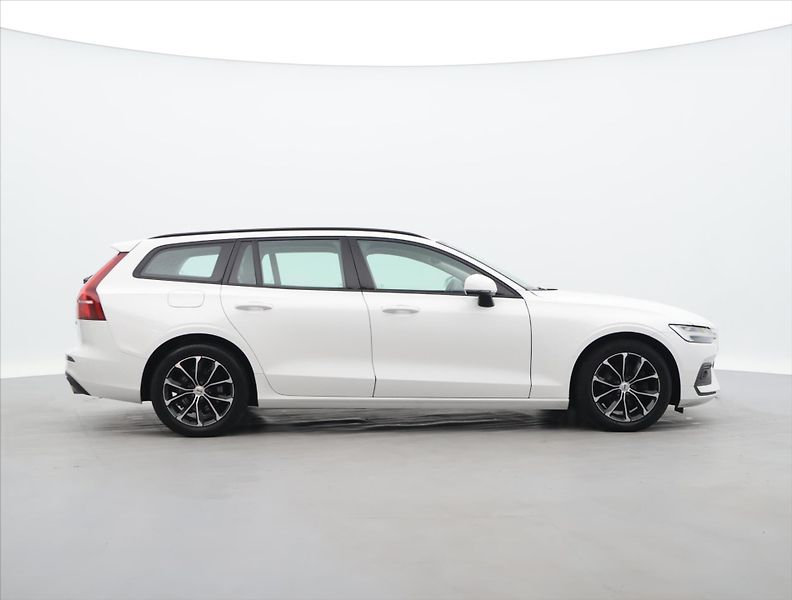 Volvo V60 2,0 D3 110kW Drive-E Momentum - fotka 8 z 30