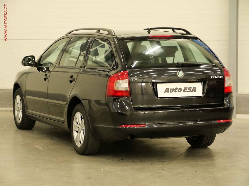 Škoda Octavia (2010) 1.6 TDi, 1.maj, Výhř.sed. - fotka 6 z 17