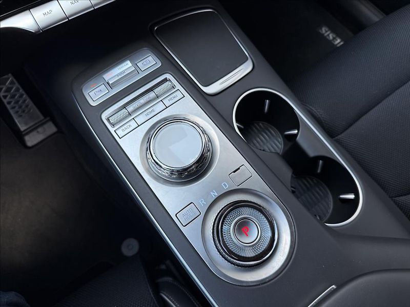 Genesis GV70 2,5 T AWD AT  Sport - fotka 18 z 22