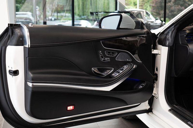 Mercedes-Benz Třídy S 500 Coupé 4MATIC - fotka 6 z 25