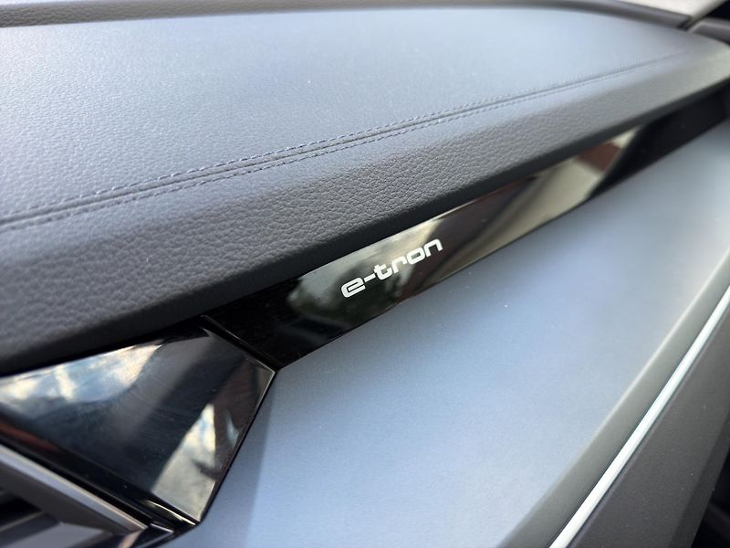 Audi e-tron (2023) 55 300KW 21 ALU  - fotka 27 z 27