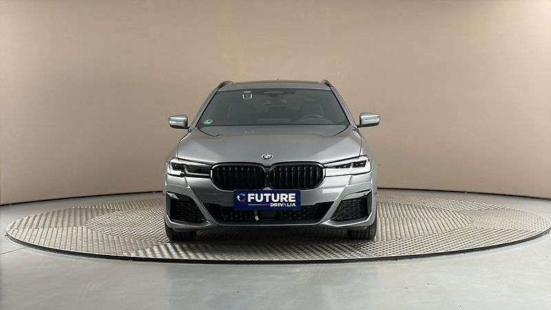 BMW Řada 5 540i AUT xDrive M-paket Tourin - fotka 3 z 34