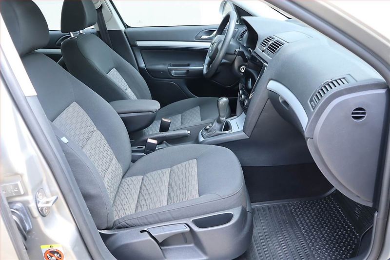 Škoda Octavia (2009) Ambiente 1.9 TDI, Serv.kniha - fotka 9 z 21