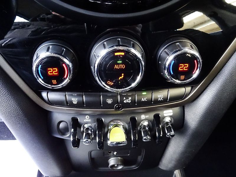 Mini Countryman Cooper 1.5 SE ALL4 A/T Hybrid - fotka 11 z 32