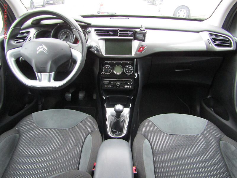Citroën C3 (2010) 1.6VTi, AC, tempo, park.asist - fotka 8 z 20