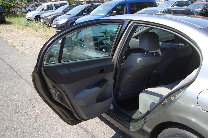 Honda Civic (2010) 1.8 i-vtec,ČR,1.Maj.Pra.servis - fotka 33 z 66