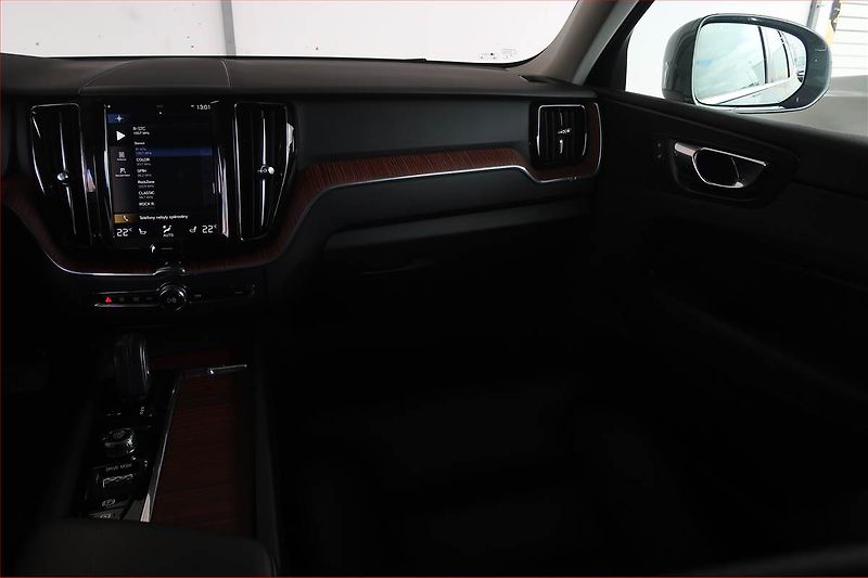 Volvo XC60 (2020) B4 AWD - fotka 8 z 17