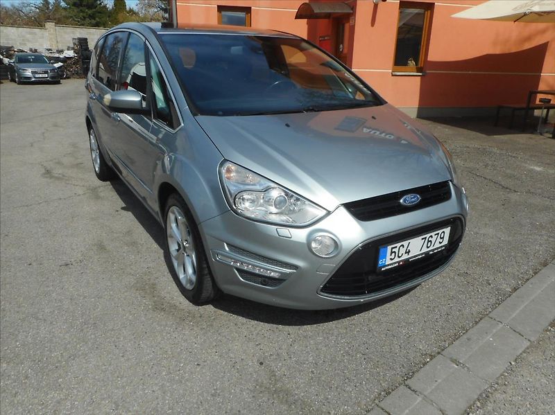 Ford S-MAX 2,2 TDCi Titanium - fotka 3 z 26