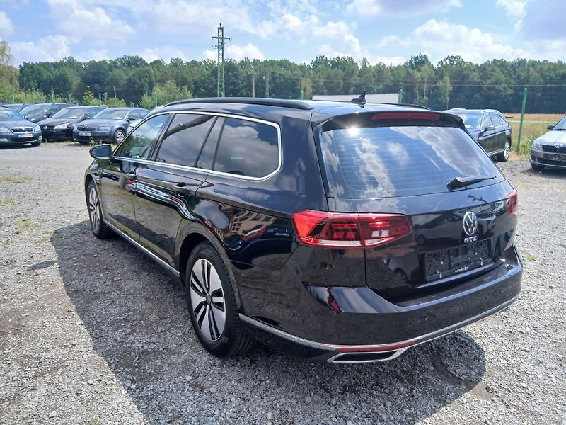 Volkswagen Passat GTE Plug-in hybrid, kůže - fotka 17 z 58