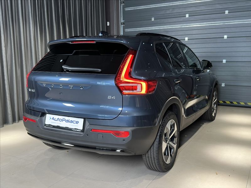 Volvo XC40 (2026) 2,0 B4  Ultra - fotka 4 z 33